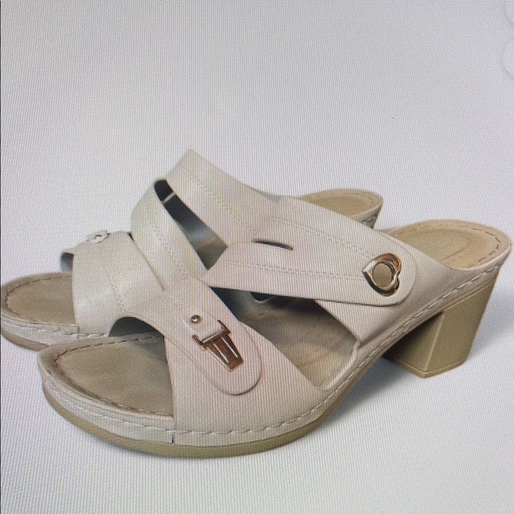 Elegant Cream Women's Sandals